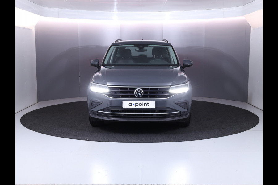 Volkswagen Tiguan 1.4 TSI eHybrid Life 245 pk Automaat (DSG) | Navigatie | Parkeersensoren (Park assist) | Achteruitrijcamera | Adaptieve cruise control | Stoelverwarming |