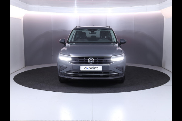 Volkswagen Tiguan 1.4 TSI eHybrid Life 245 pk Automaat (DSG) | Navigatie | Parkeersensoren (Park assist) | Achteruitrijcamera | Adaptieve cruise control | Stoelverwarming |