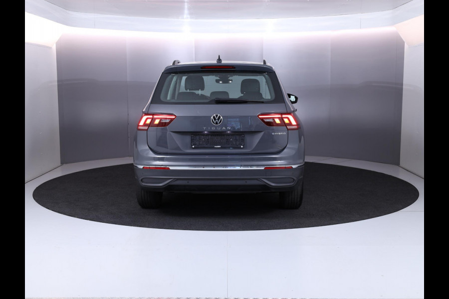 Volkswagen Tiguan 1.4 TSI eHybrid Life 245 pk Automaat (DSG) | Navigatie | Parkeersensoren (Park assist) | Achteruitrijcamera | Adaptieve cruise control | Stoelverwarming |