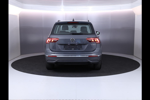 Volkswagen Tiguan 1.4 TSI eHybrid Life 245 pk Automaat (DSG) | Navigatie | Parkeersensoren (Park assist) | Achteruitrijcamera | Adaptieve cruise control | Stoelverwarming |
