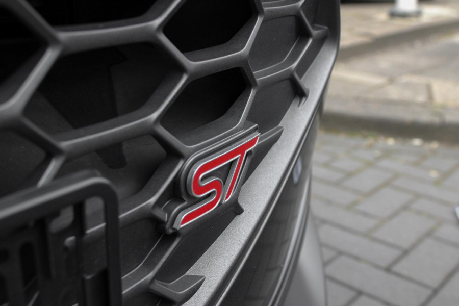 Ford Focus 2.3 Ecoboost 280pk ST-3 | Sper Differentieel | Panoramadak | Adaptive cruise control |Winter Pack | Trekhaak Afneembaar