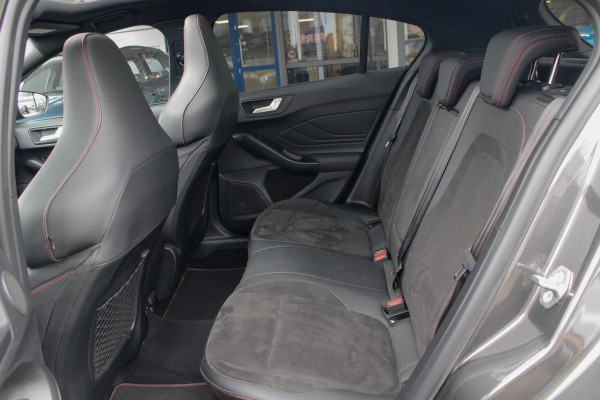 Ford Focus 2.3 Ecoboost 280pk ST-3 | Sper Differentieel | Panoramadak | Adaptive cruise control |Winter Pack | Trekhaak Afneembaar