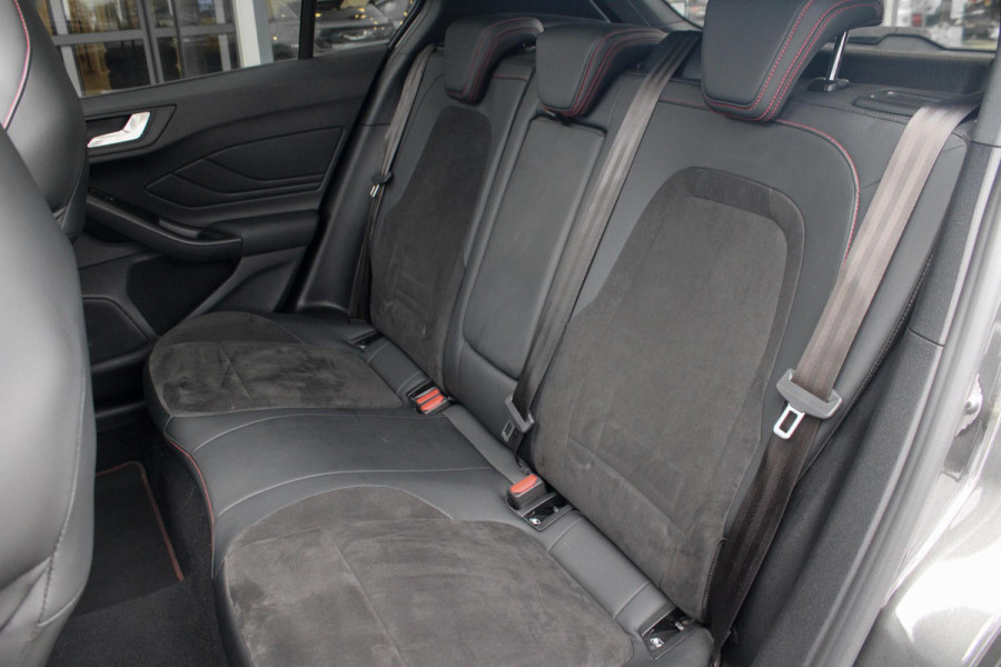 Ford Focus 2.3 Ecoboost 280pk ST-3 | Sper Differentieel | Panoramadak | Adaptive cruise control |Winter Pack | Trekhaak Afneembaar