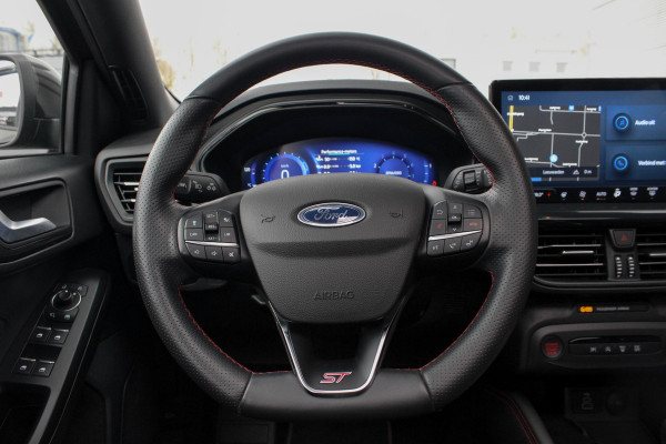 Ford Focus 2.3 Ecoboost 280pk ST-3 | Sper Differentieel | Panoramadak | Adaptive cruise control |Winter Pack | Trekhaak Afneembaar