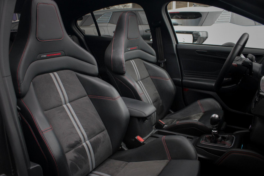 Ford Focus 2.3 Ecoboost 280pk ST-3 | Sper Differentieel | Panoramadak | Adaptive cruise control |Winter Pack | Trekhaak Afneembaar