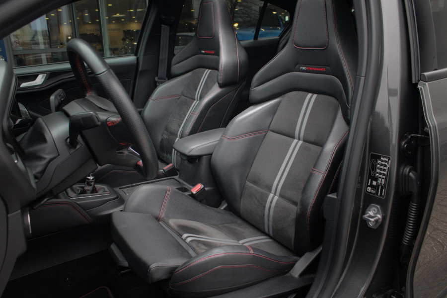 Ford Focus 2.3 Ecoboost 280pk ST-3 | Sper Differentieel | Panoramadak | Adaptive cruise control |Winter Pack | Trekhaak Afneembaar
