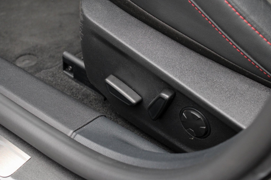 Ford Focus 2.3 Ecoboost 280pk ST-3 | Sper Differentieel | Panoramadak | Adaptive cruise control |Winter Pack | Trekhaak Afneembaar
