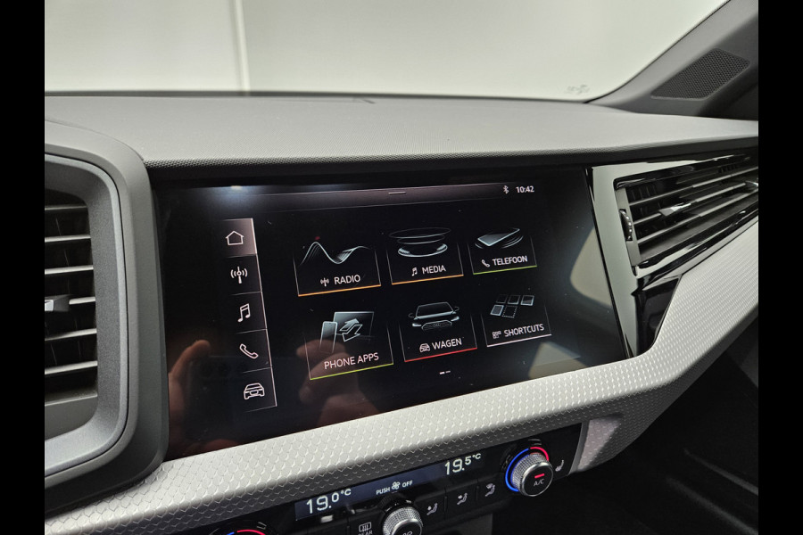 Audi A1 Sportback 35 TFSI S Line 150pk Dealer O.H | Apple Carplay | S Line Sportstoelen Verwarmd | LED Koplampen | Virtual | 17"L.M | Laneassist |