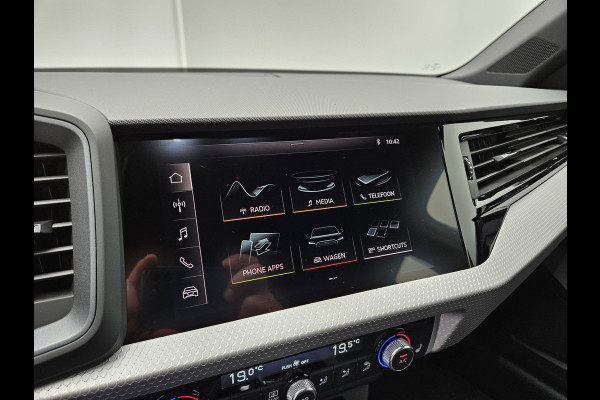 Audi A1 Sportback 35 TFSI S Line 150pk Dealer O.H | Apple Carplay | S Line Sportstoelen Verwarmd | LED Koplampen | Virtual | 17"L.M | Laneassist |