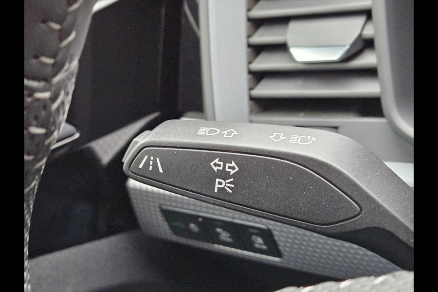 Audi A1 Sportback 35 TFSI S Line 150pk Dealer O.H | Apple Carplay | S Line Sportstoelen Verwarmd | LED Koplampen | Virtual | 17"L.M | Laneassist |