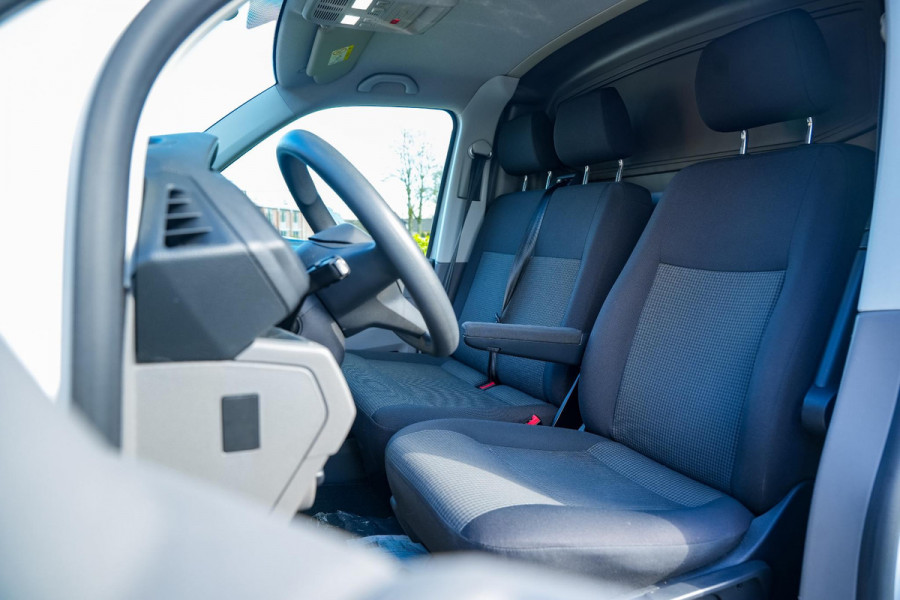 Volkswagen Transporter 2.0 TDI L1H1 28 Cruise Airco PDC Carplay