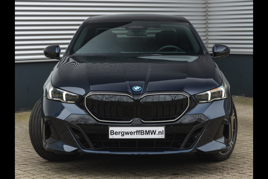 BMW 5 Serie 530e M-Sport - Pano - Driving Ass Prof - Stoelventilatie - Harman Kardon