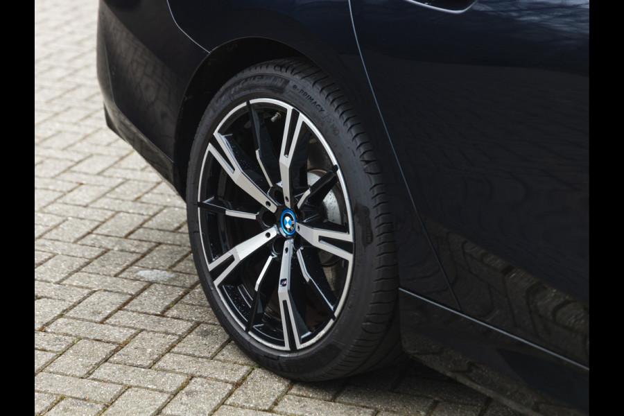 BMW 5 Serie 530e M-Sport - Pano - Driving Ass Prof - Stoelventilatie - Harman Kardon