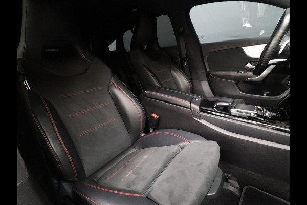 Mercedes-Benz CLA-Klasse Shooting Brake 200 AMG Night [APPLE CARPLAY, CAMERA + SENSOREN, CRUISE CONTROL, SFEERLICHT, KEYLESS, STOELVERWARMING, TREKHAAK, ELEK. ACHTERKLEP, NIEUWSTAAT]