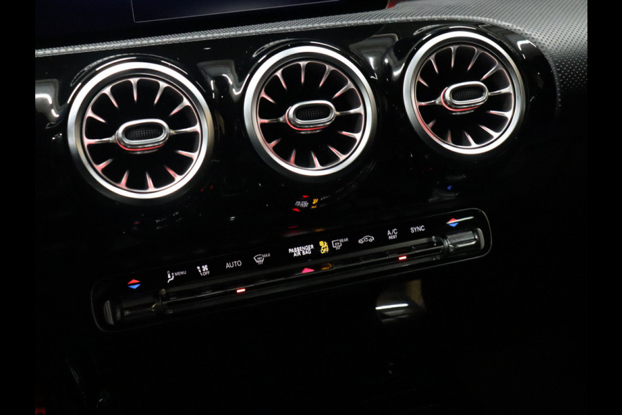 Mercedes-Benz CLA-Klasse Shooting Brake 200 AMG Night [APPLE CARPLAY, CAMERA + SENSOREN, CRUISE CONTROL, SFEERLICHT, KEYLESS, STOELVERWARMING, TREKHAAK, ELEK. ACHTERKLEP, NIEUWSTAAT]