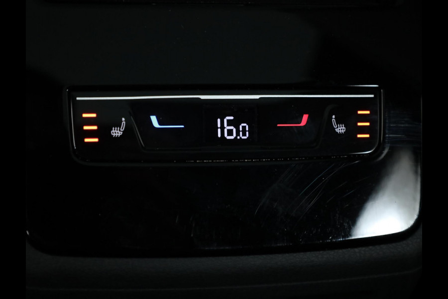 Volkswagen ID.7 Tourer Pro Business 77 kWh 286pk|Pano.dak| 20'LM-velgen| verwarmde stoelen,voorraam en stuur..