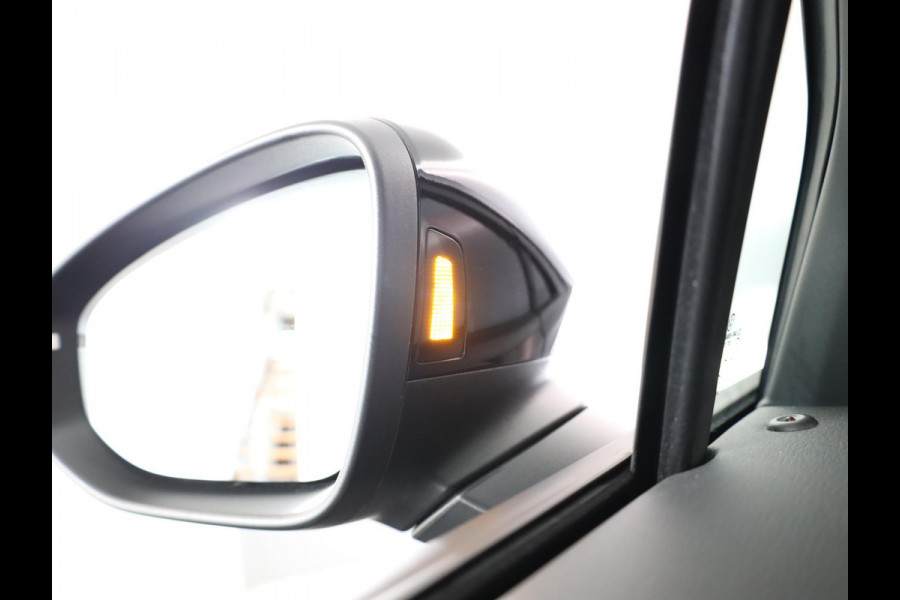 Volkswagen ID.7 Tourer Pro Business 77 kWh 286pk|Pano.dak| 20'LM-velgen| verwarmde stoelen,voorraam en stuur..