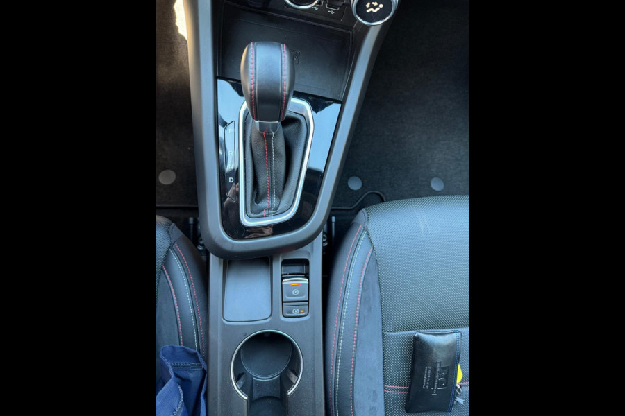 Renault Arkana TCe 140 EDC R.S. Line Zwart dak / Groot Navi / Stoel verwarming