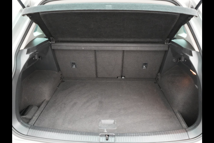 Volkswagen Tiguan 1.4 TSI ACT Comfortline Business R 150pk DSG | Trekhaak af Fabriek | Adaptive Cruise | Apple Carplay | 19"L.M | LED Koplampen | Stoelverwarming | Navi Full Map |