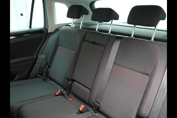 Volkswagen Tiguan 1.4 TSI ACT Comfortline Business R 150pk DSG | Trekhaak af Fabriek | Adaptive Cruise | Apple Carplay | 19"L.M | LED Koplampen | Stoelverwarming | Navi Full Map |