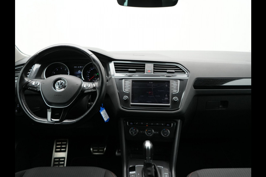 Volkswagen Tiguan 1.4 TSI ACT Comfortline Business R 150pk DSG | Trekhaak af Fabriek | Adaptive Cruise | Apple Carplay | 19"L.M | LED Koplampen | Stoelverwarming | Navi Full Map |