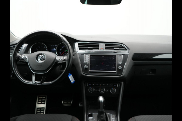 Volkswagen Tiguan 1.4 TSI ACT Comfortline Business R 150pk DSG | Trekhaak af Fabriek | Adaptive Cruise | Apple Carplay | 19"L.M | LED Koplampen | Stoelverwarming | Navi Full Map |