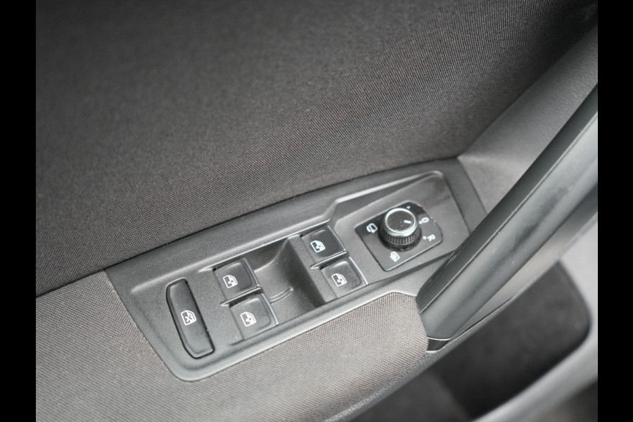 Volkswagen Tiguan 1.4 TSI ACT Comfortline Business R 150pk DSG | Trekhaak af Fabriek | Adaptive Cruise | Apple Carplay | 19"L.M | LED Koplampen | Stoelverwarming | Navi Full Map |