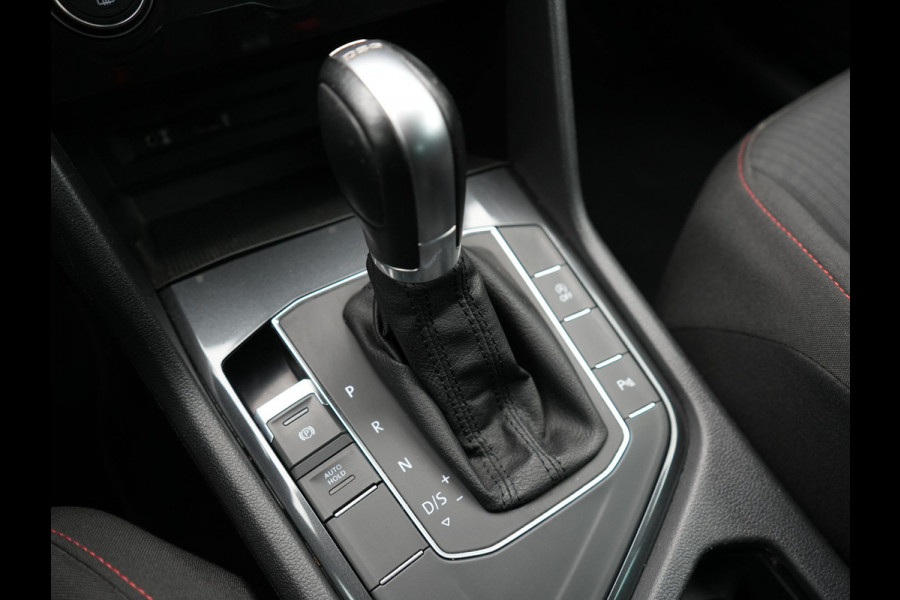 Volkswagen Tiguan 1.4 TSI ACT Comfortline Business R 150pk DSG | Trekhaak af Fabriek | Adaptive Cruise | Apple Carplay | 19"L.M | LED Koplampen | Stoelverwarming | Navi Full Map |