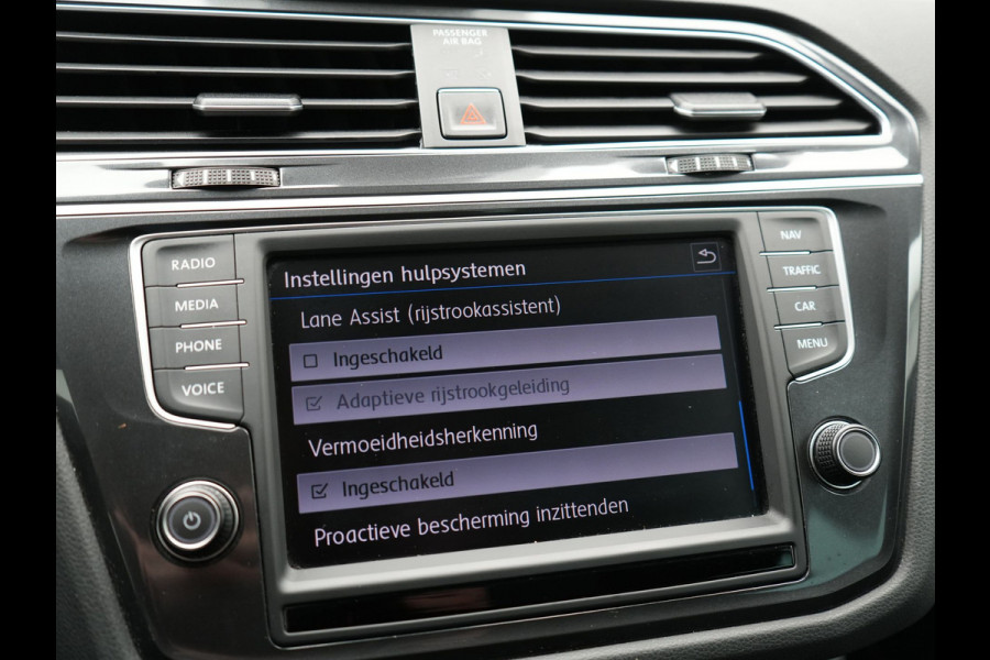 Volkswagen Tiguan 1.4 TSI ACT Comfortline Business R 150pk DSG | Trekhaak af Fabriek | Adaptive Cruise | Apple Carplay | 19"L.M | LED Koplampen | Stoelverwarming | Navi Full Map |