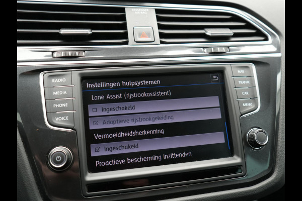 Volkswagen Tiguan 1.4 TSI ACT Comfortline Business R 150pk DSG | Trekhaak af Fabriek | Adaptive Cruise | Apple Carplay | 19"L.M | LED Koplampen | Stoelverwarming | Navi Full Map |