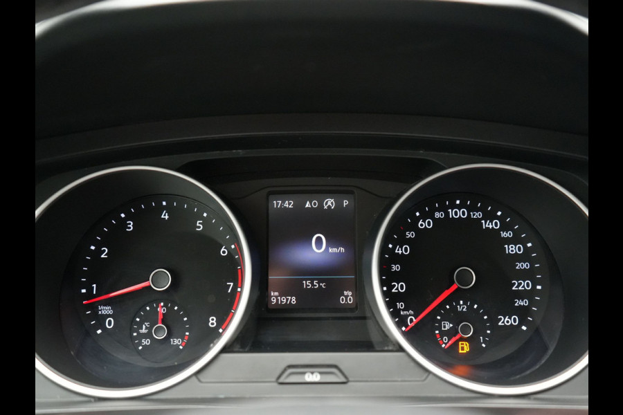Volkswagen Tiguan 1.4 TSI ACT Comfortline Business R 150pk DSG | Trekhaak af Fabriek | Adaptive Cruise | Apple Carplay | 19"L.M | LED Koplampen | Stoelverwarming | Navi Full Map |