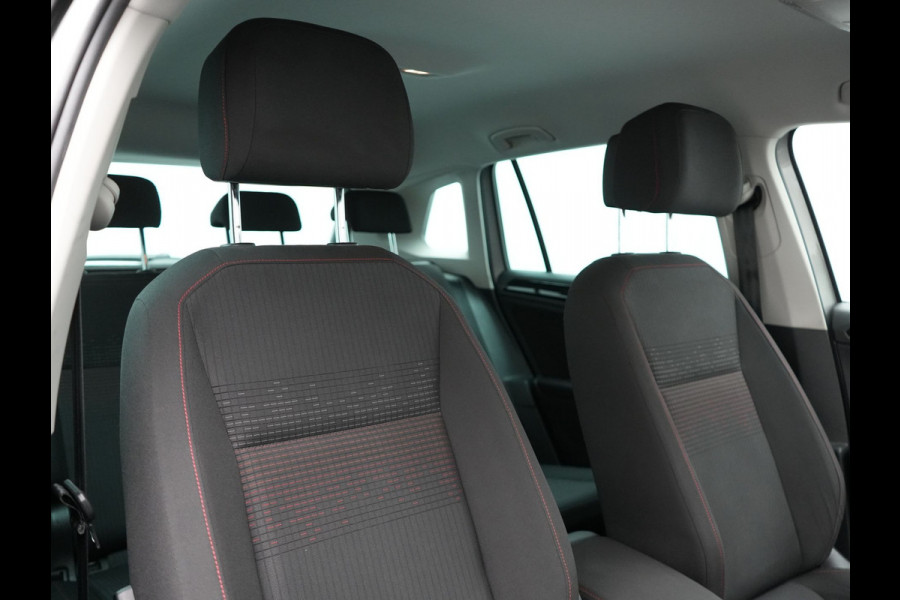 Volkswagen Tiguan 1.4 TSI ACT Comfortline Business R 150pk DSG | Trekhaak af Fabriek | Adaptive Cruise | Apple Carplay | 19"L.M | LED Koplampen | Stoelverwarming | Navi Full Map |