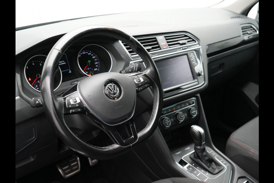 Volkswagen Tiguan 1.4 TSI ACT Comfortline Business R 150pk DSG | Trekhaak af Fabriek | Adaptive Cruise | Apple Carplay | 19"L.M | LED Koplampen | Stoelverwarming | Navi Full Map |