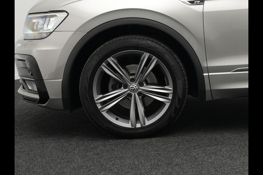 Volkswagen Tiguan 1.4 TSI ACT Comfortline Business R 150pk DSG | Trekhaak af Fabriek | Adaptive Cruise | Apple Carplay | 19"L.M | LED Koplampen | Stoelverwarming | Navi Full Map |