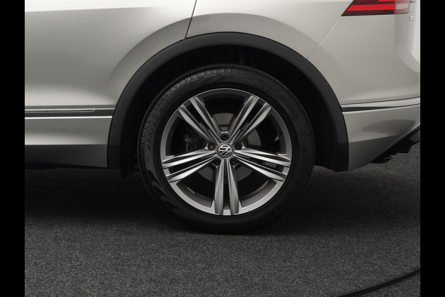 Volkswagen Tiguan 1.4 TSI ACT Comfortline Business R 150pk DSG | Trekhaak af Fabriek | Adaptive Cruise | Apple Carplay | 19"L.M | LED Koplampen | Stoelverwarming | Navi Full Map |