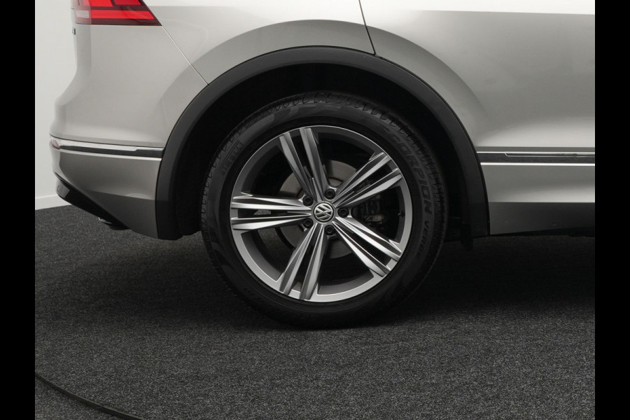 Volkswagen Tiguan 1.4 TSI ACT Comfortline Business R 150pk DSG | Trekhaak af Fabriek | Adaptive Cruise | Apple Carplay | 19"L.M | LED Koplampen | Stoelverwarming | Navi Full Map |