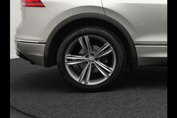 Volkswagen Tiguan 1.4 TSI ACT Comfortline Business R 150pk DSG | Trekhaak af Fabriek | Adaptive Cruise | Apple Carplay | 19"L.M | LED Koplampen | Stoelverwarming | Navi Full Map |