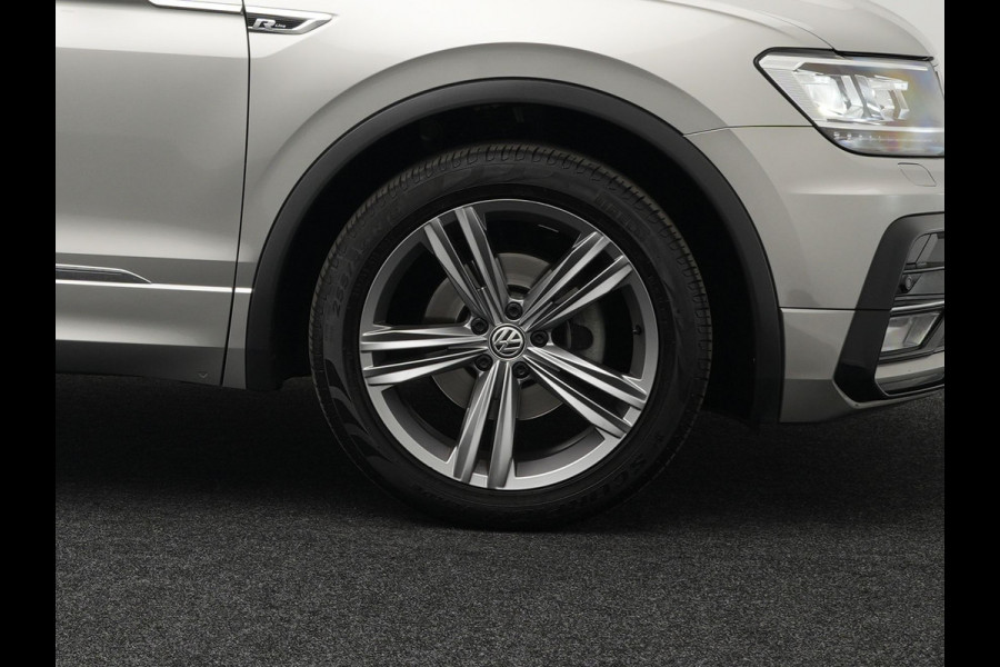 Volkswagen Tiguan 1.4 TSI ACT Comfortline Business R 150pk DSG | Trekhaak af Fabriek | Adaptive Cruise | Apple Carplay | 19"L.M | LED Koplampen | Stoelverwarming | Navi Full Map |