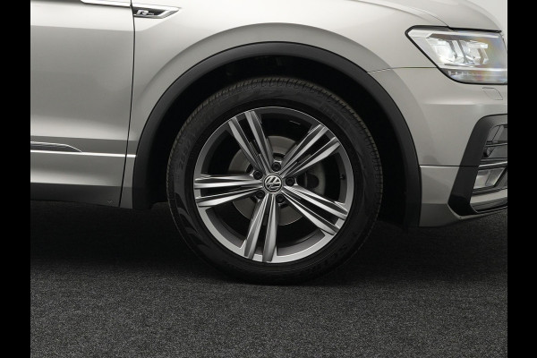 Volkswagen Tiguan 1.4 TSI ACT Comfortline Business R 150pk DSG | Trekhaak af Fabriek | Adaptive Cruise | Apple Carplay | 19"L.M | LED Koplampen | Stoelverwarming | Navi Full Map |