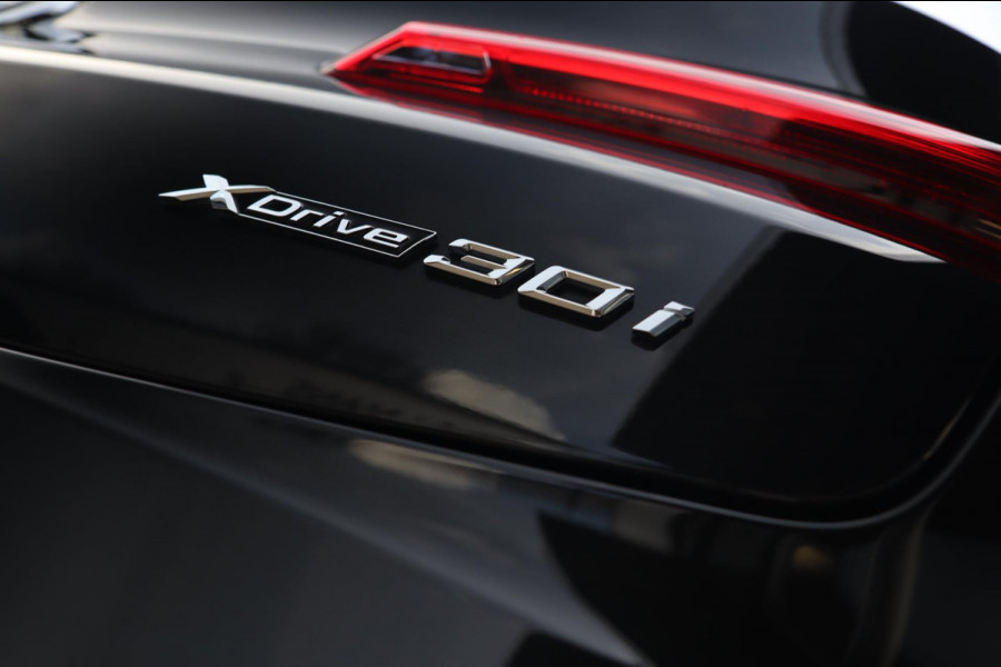 BMW X4 XDrive30i M Sport / PANODAK / KEYLESS / HUD / CAMERA / 20''