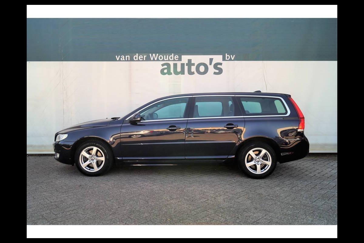 Volvo V70 D3 150pk Classic Edition -NAVI-LEER-XENON-