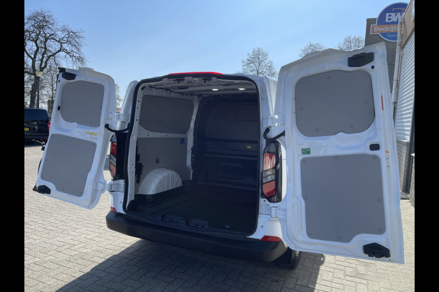 Ford Transit Custom 340 2.0 TDCI L2H1 Trend DC 5 persoons / originele Ford dubbel cabine / bpm vrij / NIEUW / vaste prijs rijklaar € 39.950 ex btw / lease vanaf € 715 / airco / cruise / vol opties !