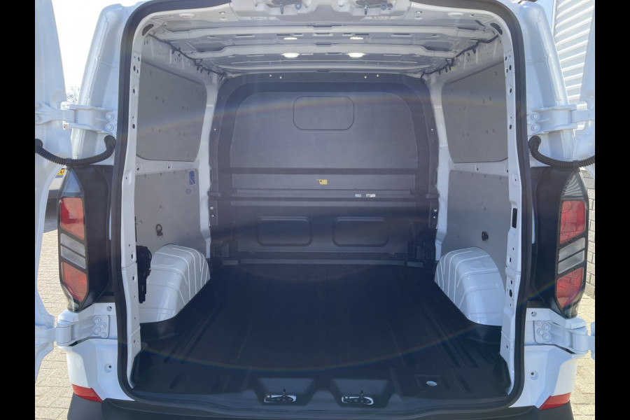 Ford Transit Custom 340 2.0 TDCI L2H1 Trend DC 5 persoons / originele Ford dubbel cabine / bpm vrij / NIEUW / vaste prijs rijklaar € 39.950 ex btw / lease vanaf € 715 / airco / cruise / vol opties !
