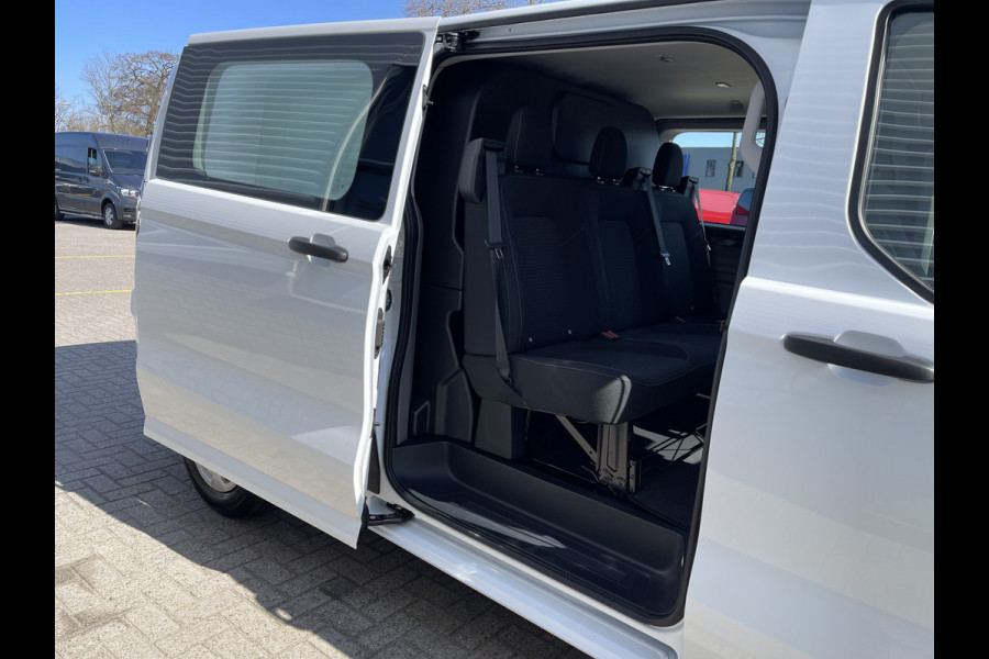 Ford Transit Custom 340 2.0 TDCI L2H1 Trend DC 5 persoons / originele Ford dubbel cabine / bpm vrij / NIEUW / vaste prijs rijklaar € 39.950 ex btw / lease vanaf € 715 / airco / cruise / vol opties !