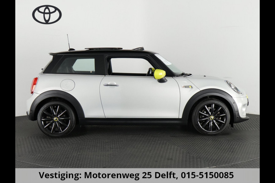 MINI Mini Electric Yours 33 kWh . SCHUIF-/KANTELDAK . LEDER . LICHTMETALEN VELGEN . PRIVACY GLASS