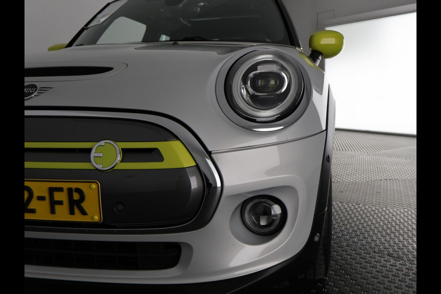 MINI Mini Electric Yours 33 kWh . SCHUIF-/KANTELDAK . LEDER . LICHTMETALEN VELGEN . PRIVACY GLASS