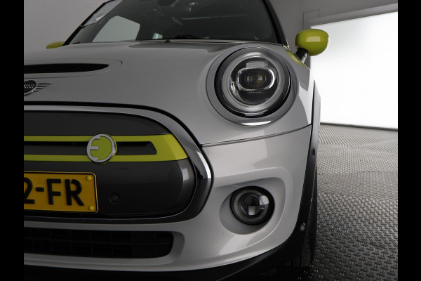 MINI Mini Electric Yours 33 kWh . SCHUIF-/KANTELDAK . LEDER . LICHTMETALEN VELGEN . PRIVACY GLASS