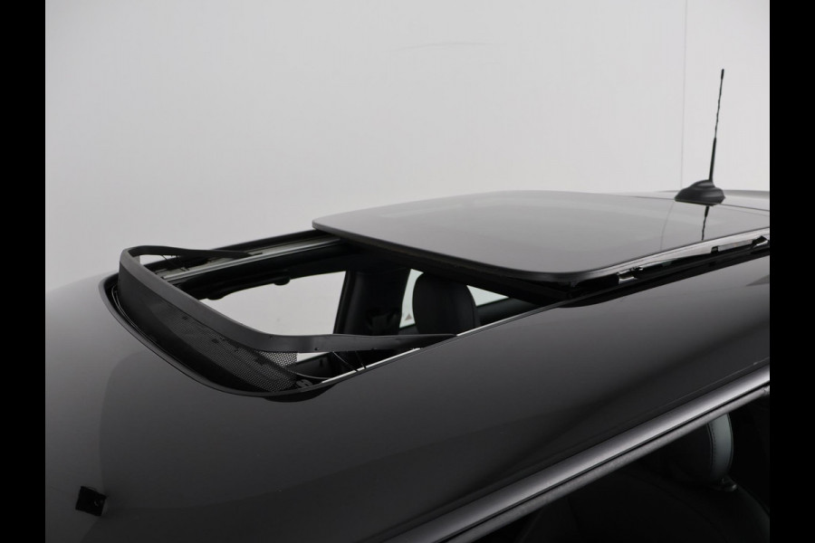 MINI Mini Electric Yours 33 kWh . SCHUIF-/KANTELDAK . LEDER . LICHTMETALEN VELGEN . PRIVACY GLASS