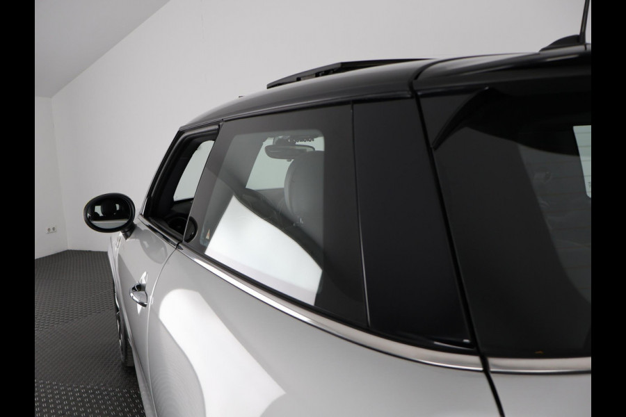 MINI Mini Electric Yours 33 kWh . SCHUIF-/KANTELDAK . LEDER . LICHTMETALEN VELGEN . PRIVACY GLASS