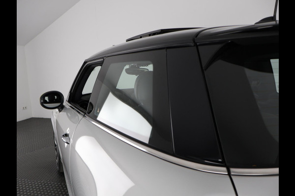 MINI Mini Electric Yours 33 kWh . SCHUIF-/KANTELDAK . LEDER . LICHTMETALEN VELGEN . PRIVACY GLASS